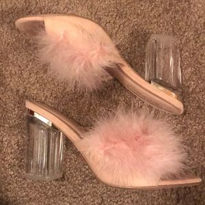 ✨CUTEST PINK FLUFFY HEELS✨💕